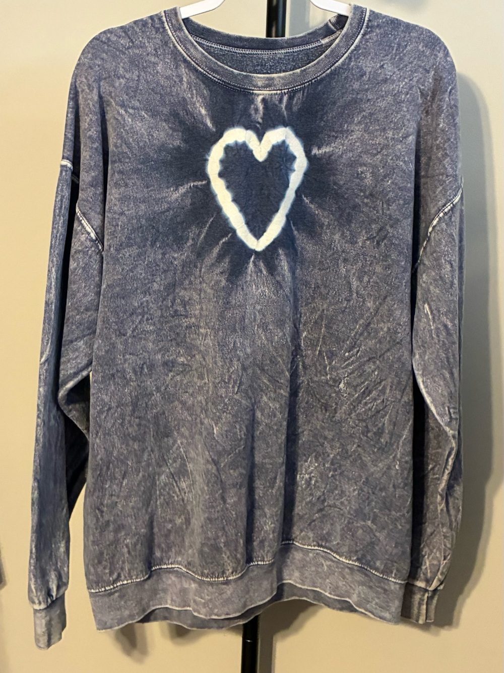 Washed Navy Heart Graphic Women's Sweatshirt ~XL no tags